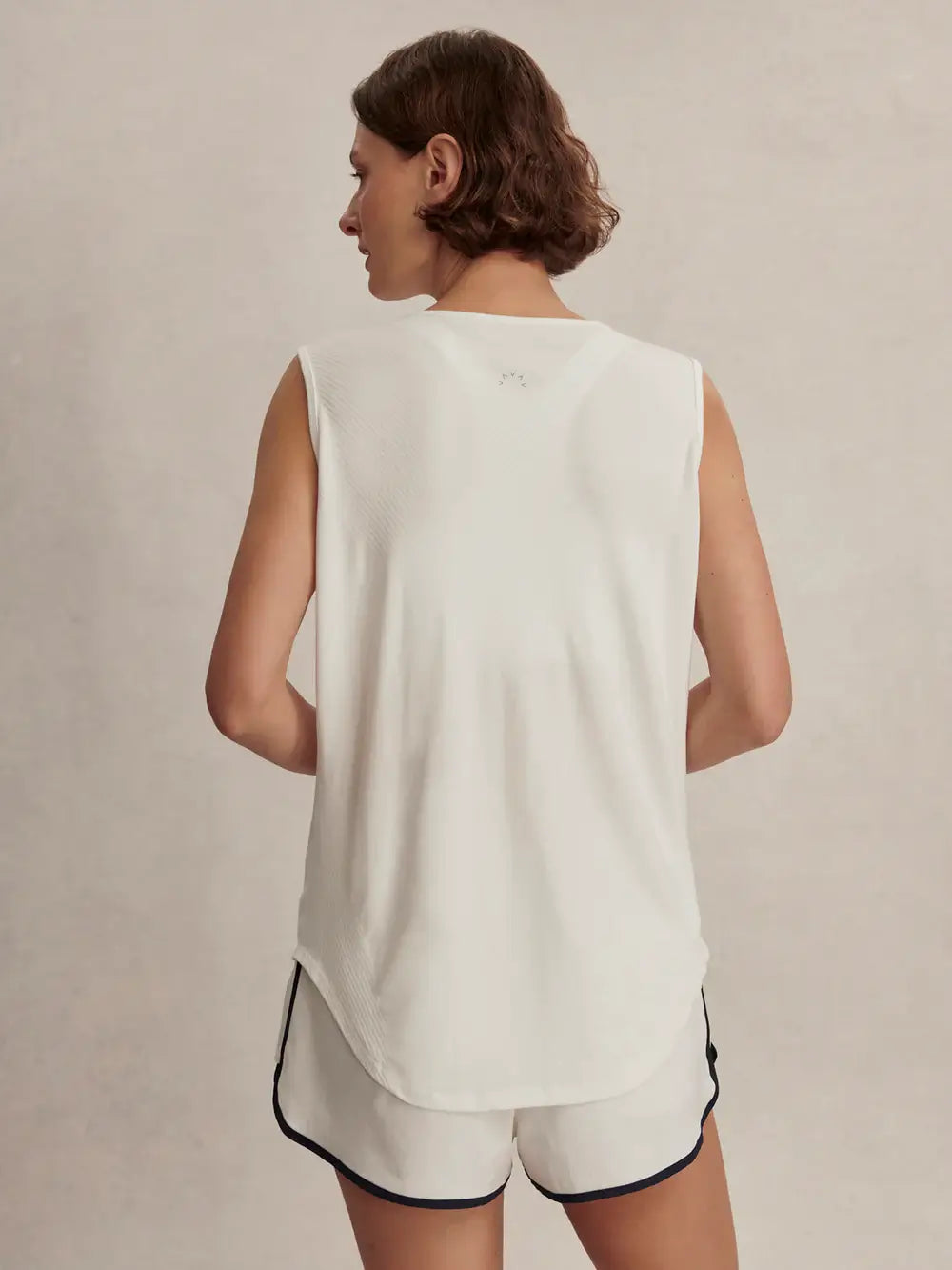 NOLAN SEAMLESS LONGLINE TANK-WHITE