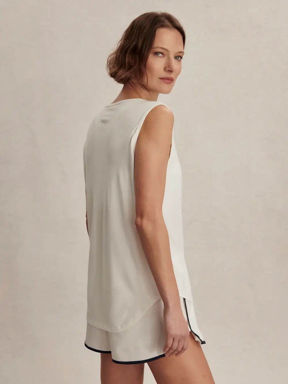 NOLAN SEAMLESS LONGLINE TANK-WHITE