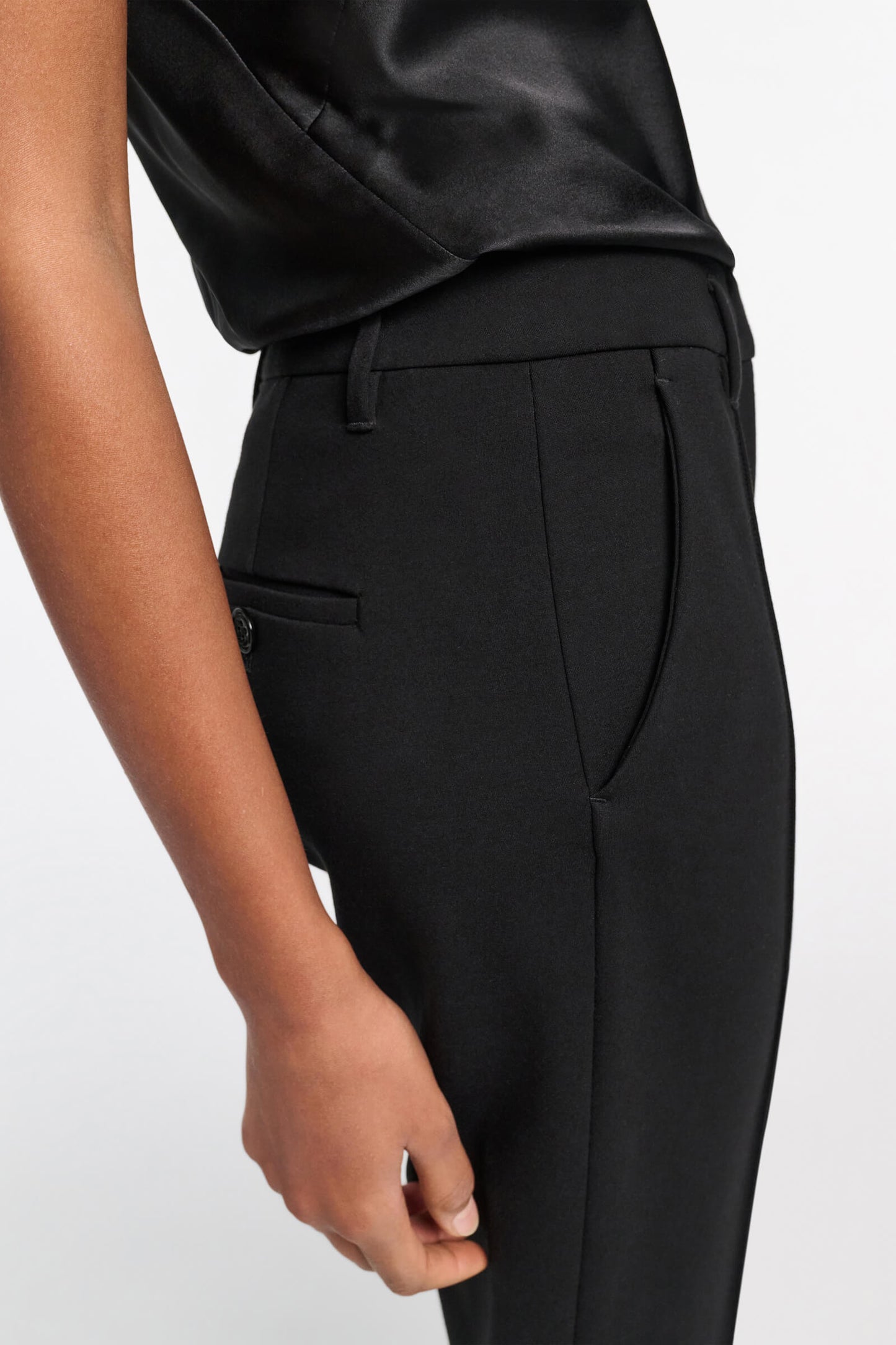 EMOTIONAL ESSENCE PANTS- PURE BLACK