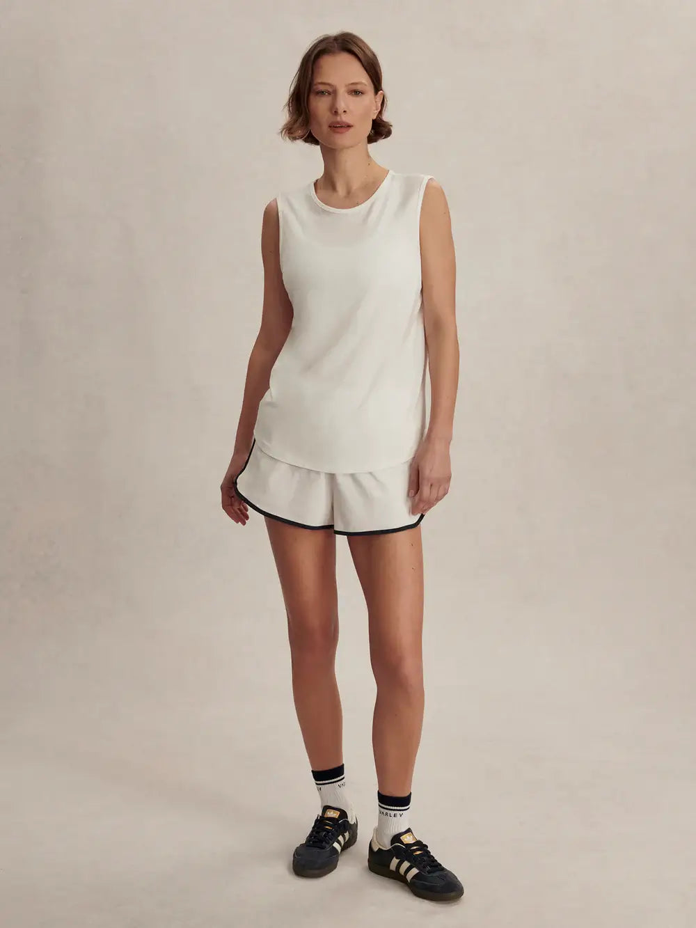 NOLAN SEAMLESS LONGLINE TANK-WHITE