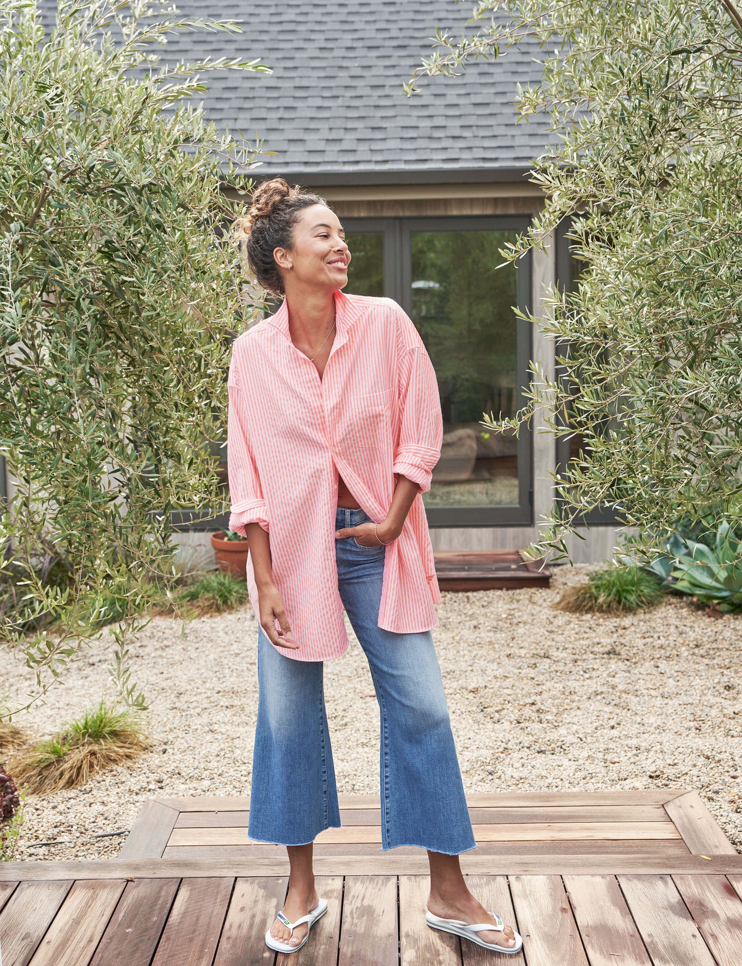 EXAGGERATED BUTTON-UP SHIRT