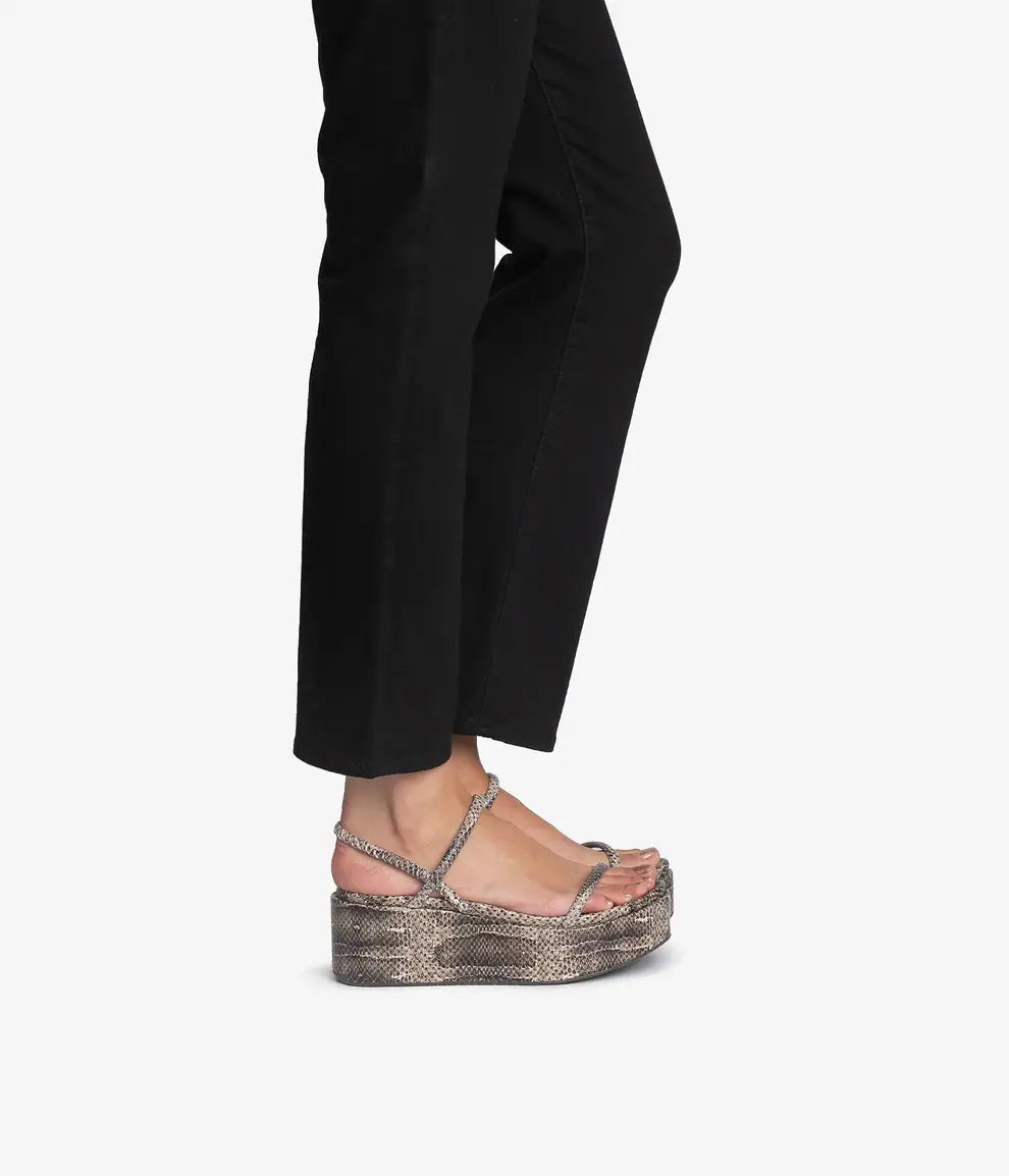 NIBIA STRAPPY FLATFORM