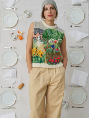 PRINTED HAND EMBROIDERED SLEEVELESS SWEATER