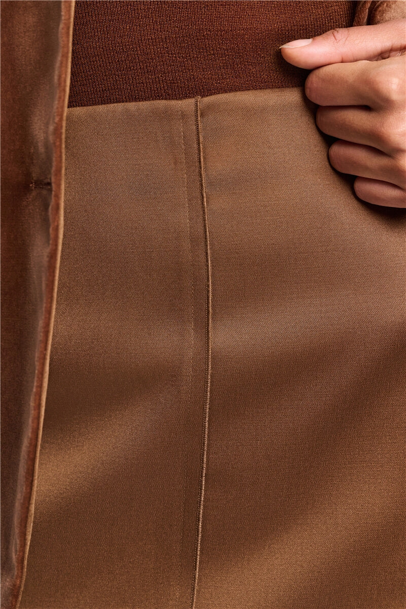 SHINY STATEMENT MIDI SKIRT