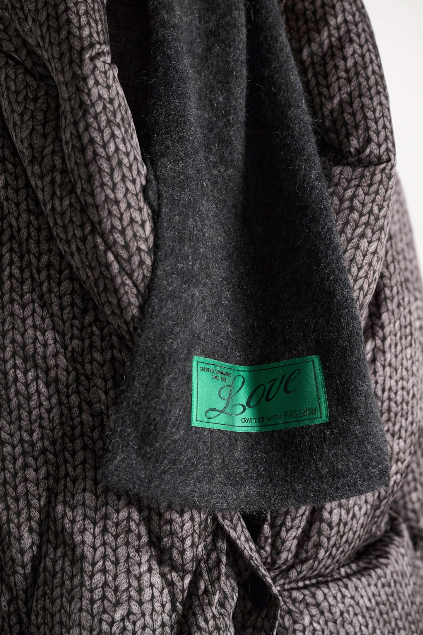 ANTHRA FLUFFY STATEMENTS SCARF