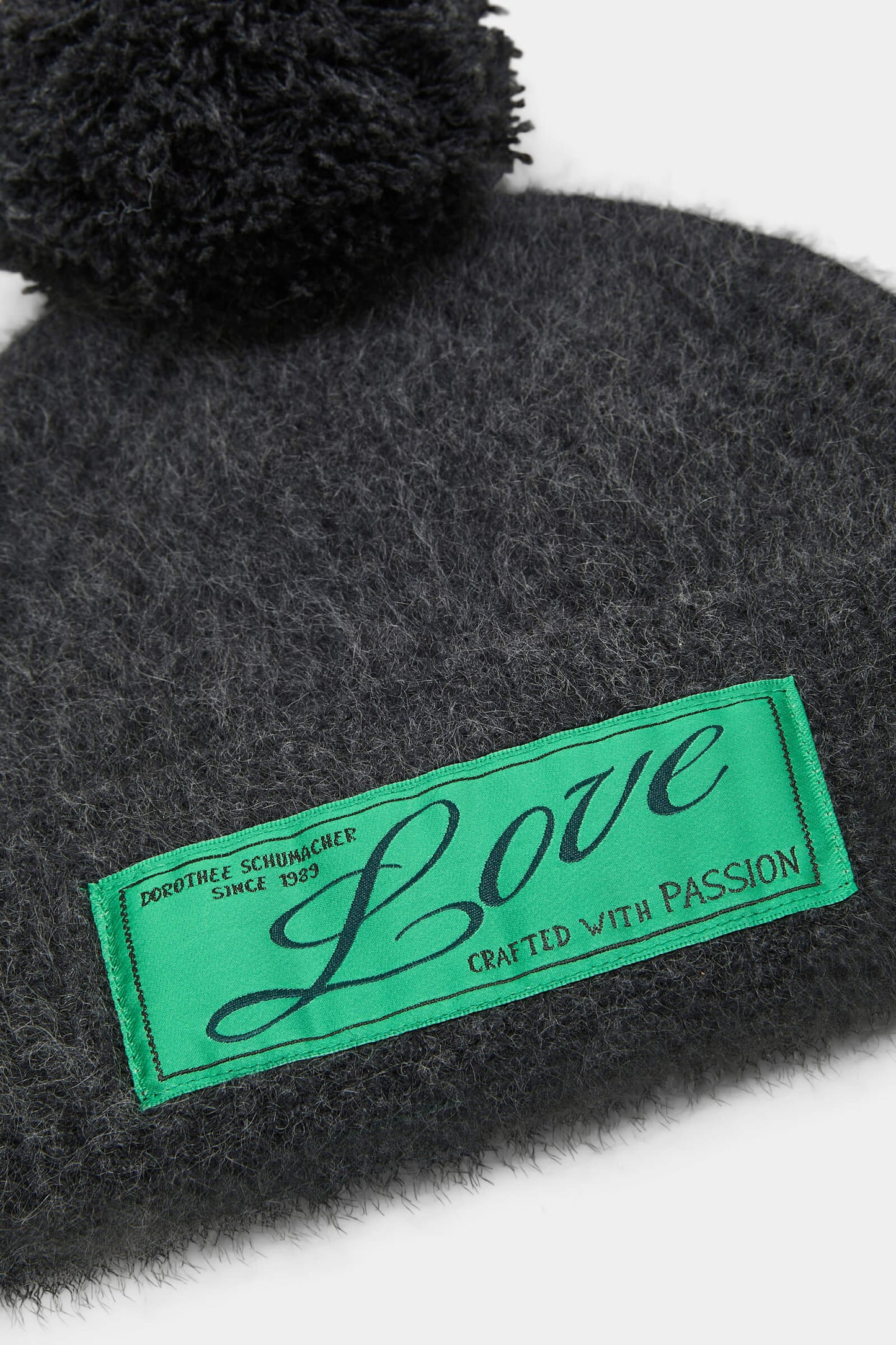 ANTHRA FLUFFY STATEMENTS BEANIE