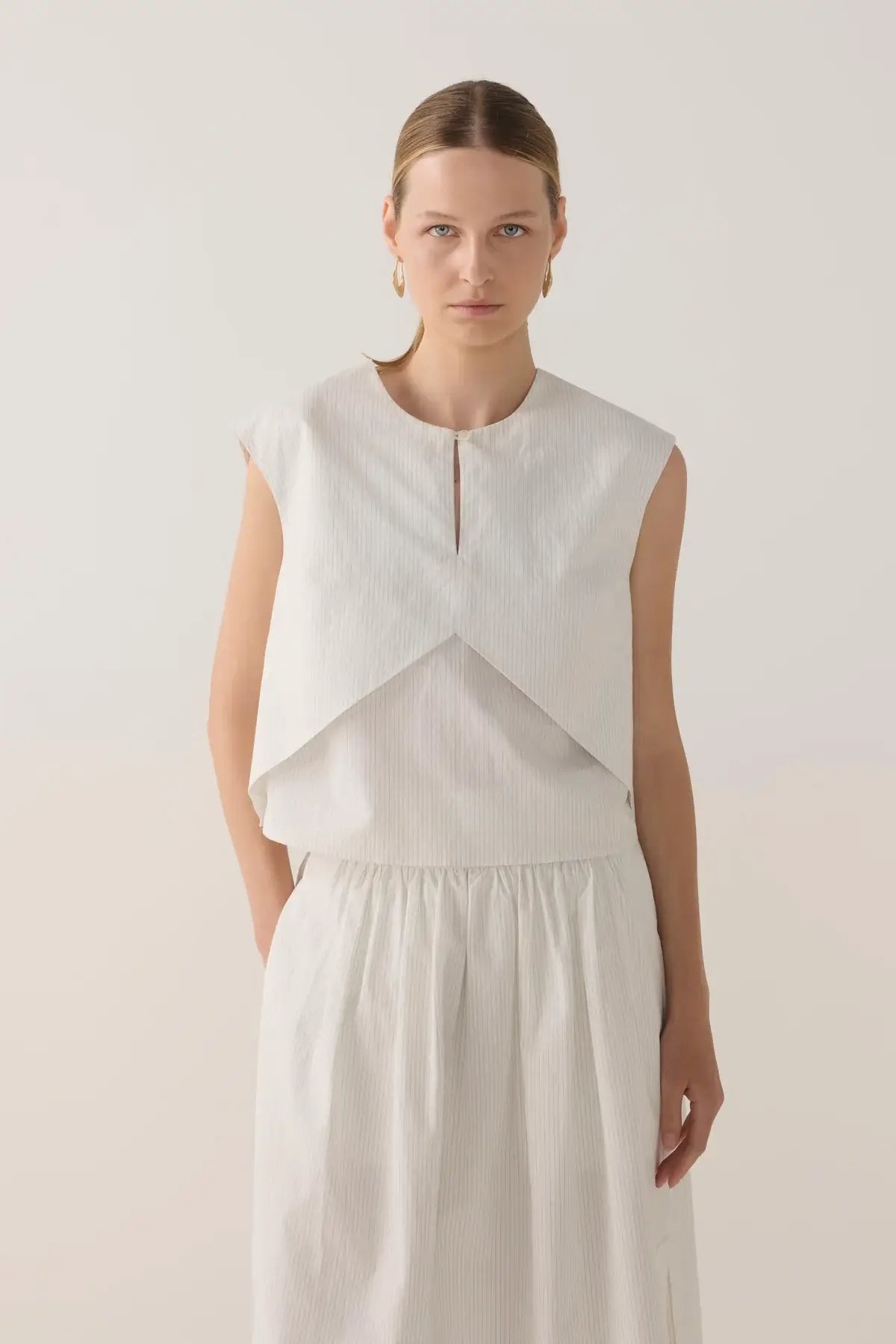 DAKOTA TOP- WHITE PINSTRIPE