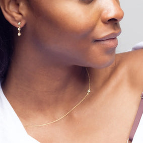 ESSENTIAL DIAMOND BEZEL DROP (3 STONE)