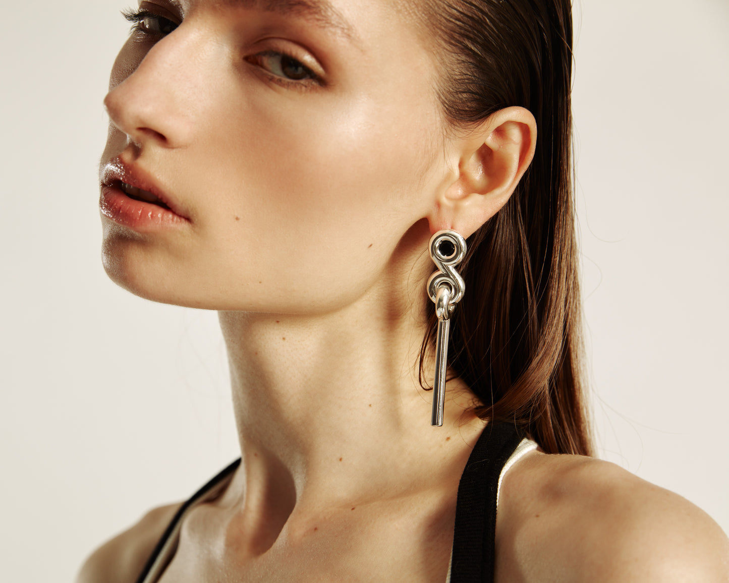 KNOT LOCK STICK EARRING- SILVER/TOPAZ