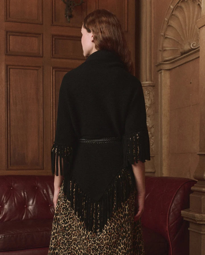 THE BIG SWEATER FRINGE SCARF IN BLACK