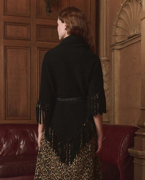THE BIG SWEATER FRINGE SCARF IN BLACK