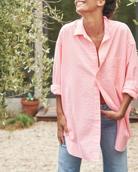 EXAGGERATED BUTTON-UP SHIRT