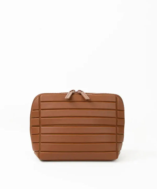 THE SMALL VICUNA TRAVELLER