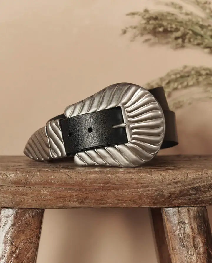 THE BIG BUCKLE BELT