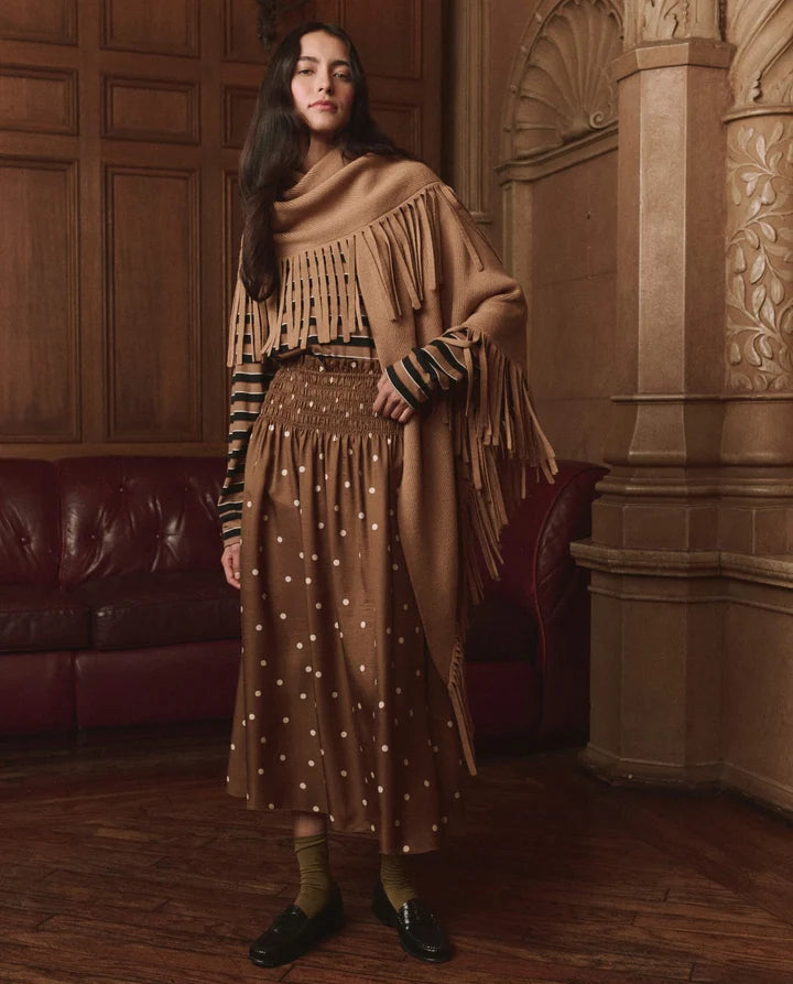 THE BIG SWEATER FRINGE SCARF IN CAMEL
