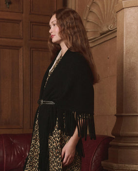 THE BIG SWEATER FRINGE SCARF IN BLACK