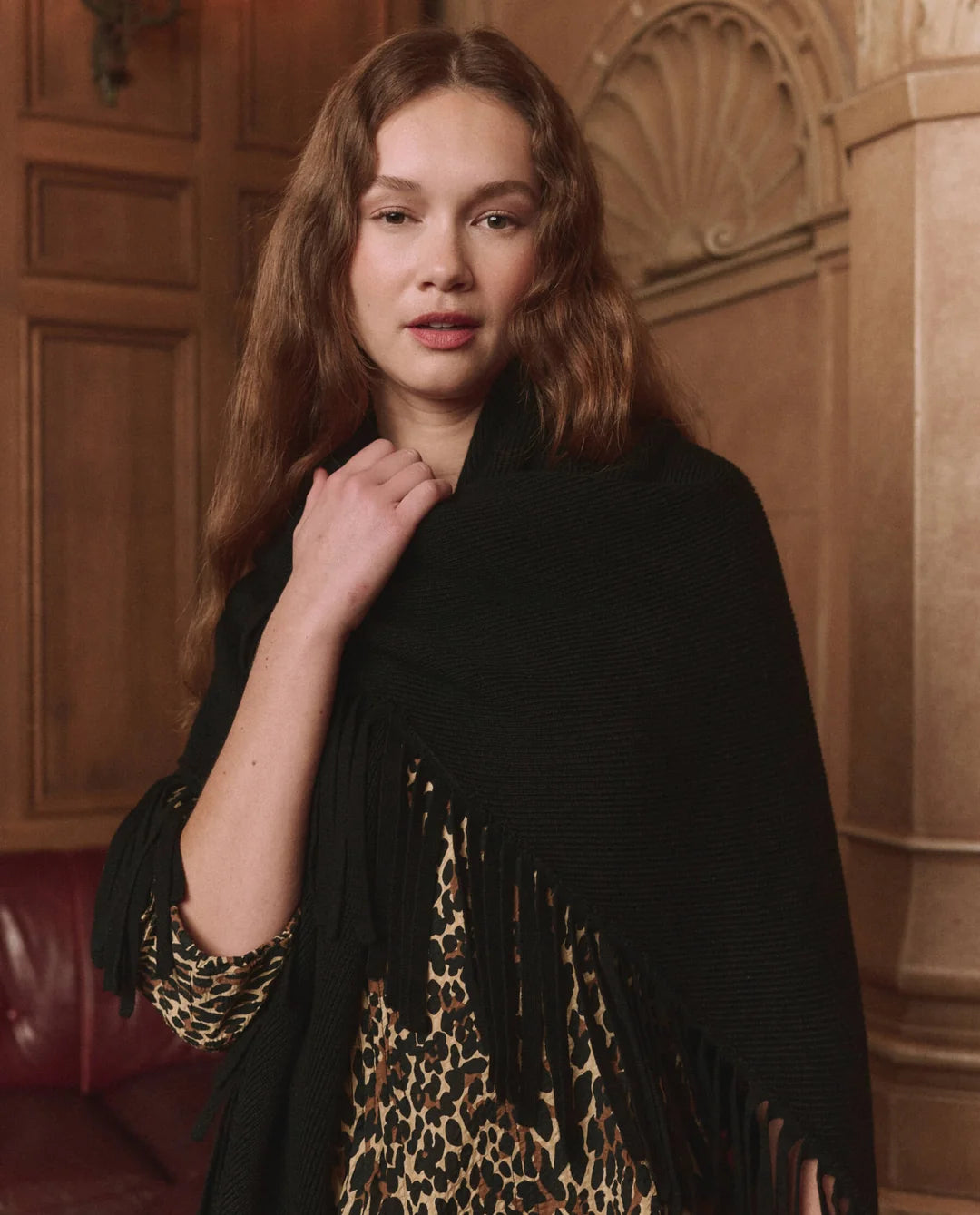 THE BIG SWEATER FRINGE SCARF IN BLACK
