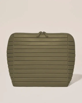 THE LARGE OLIVE TRAVELLER