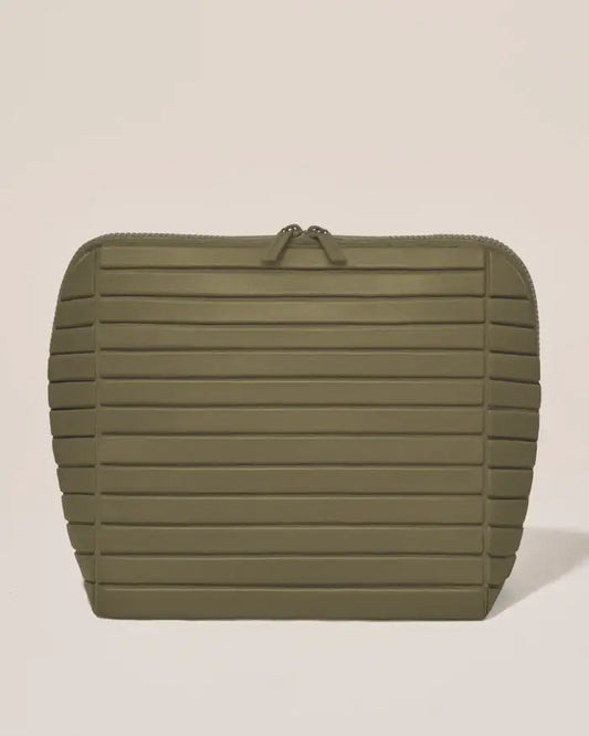 THE LARGE OLIVE TRAVELLER