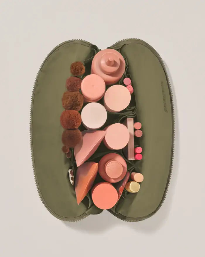 THE LARGE OLIVE TRAVELLER