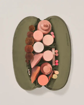 THE LARGE OLIVE TRAVELLER