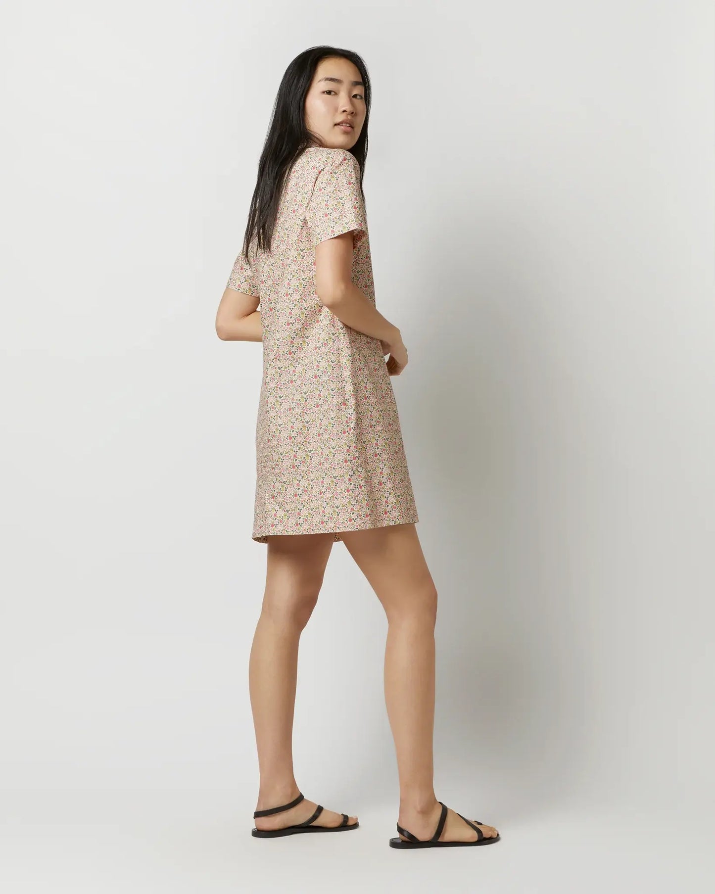 SHORT-SLEEVED POPOVER DRESS